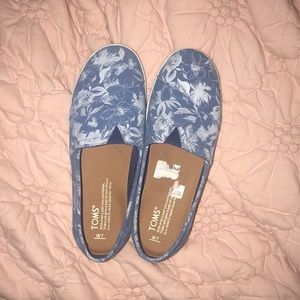 BRAND NEW TOMS, been worn MAYBE 3 times :)